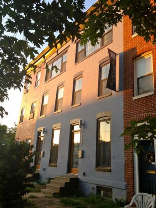 Newly renovated rowhome on a wonderful block!