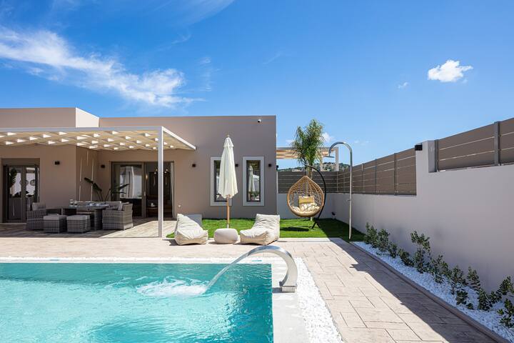 Koin Villa Sunset, with Heated Pool & Whirlpool gallery image 5