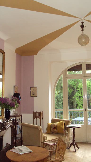 le grand salon avec accès terrasse