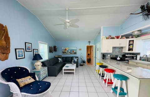 Beachfront Retreat Direct Beach Access & Comfort