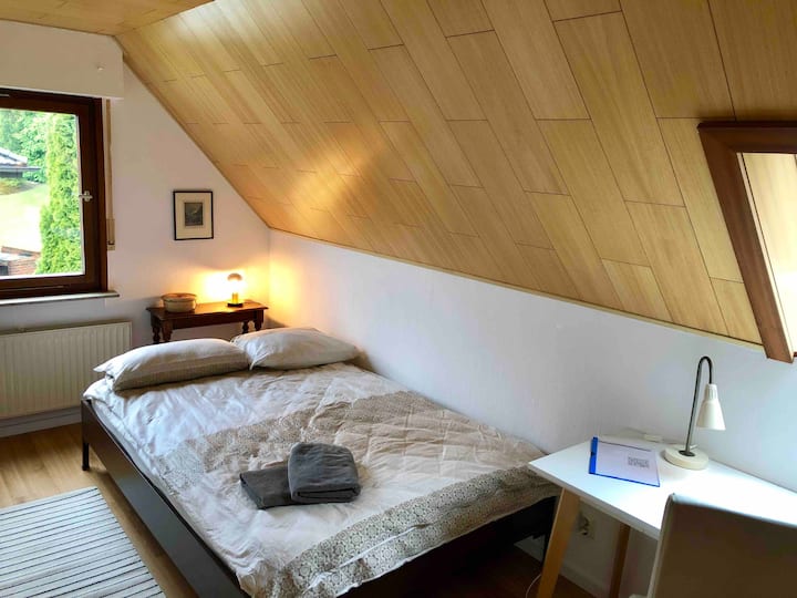 חדר 2 - חדר בינוני עם מיטה בגודל 1.6 מ' x ‏ 2 

מ' חדר 2 - חדר בגודל בינוני עם מיטה בגודל 1.6 מ' x ‏ 2 מ'