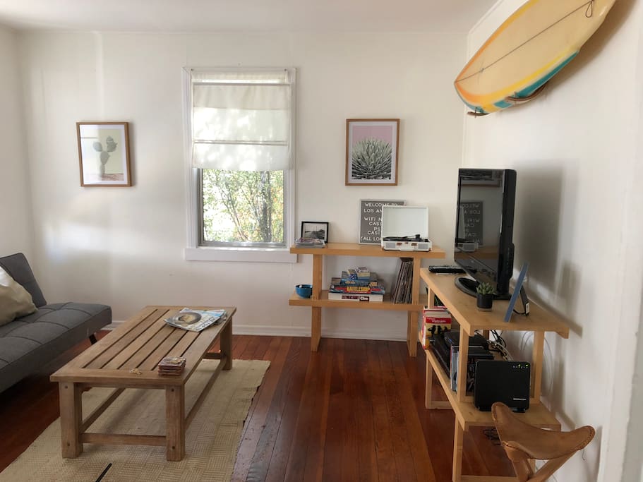 Living room with Cable TV, Apple TV, a DVD player, books and a record player for your enjoyment
