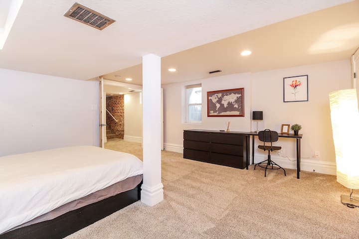 Cozy private bed & bath near RiNo & Downtown