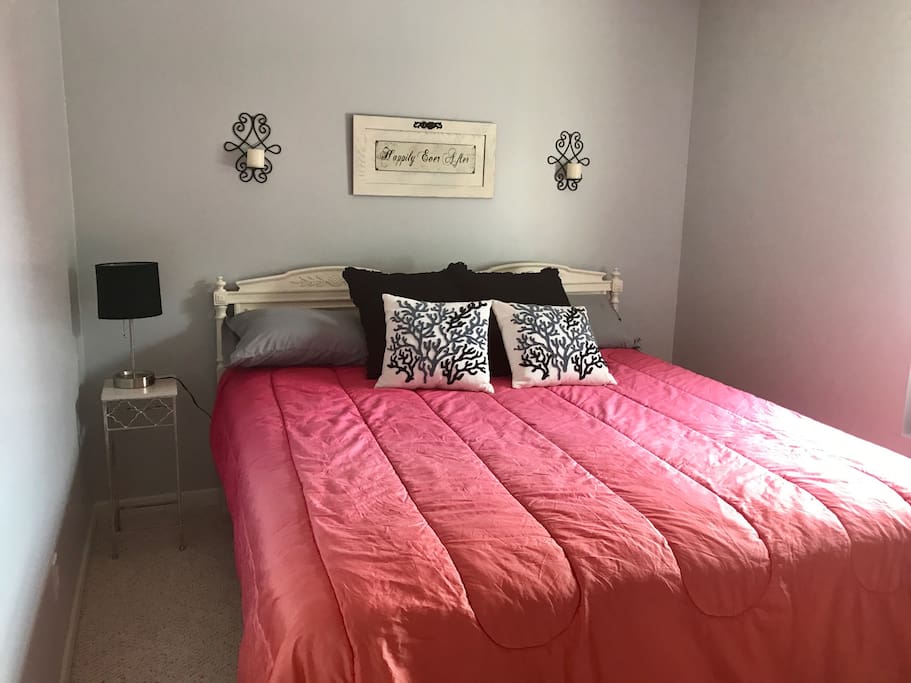 2nd bedroom - king bed