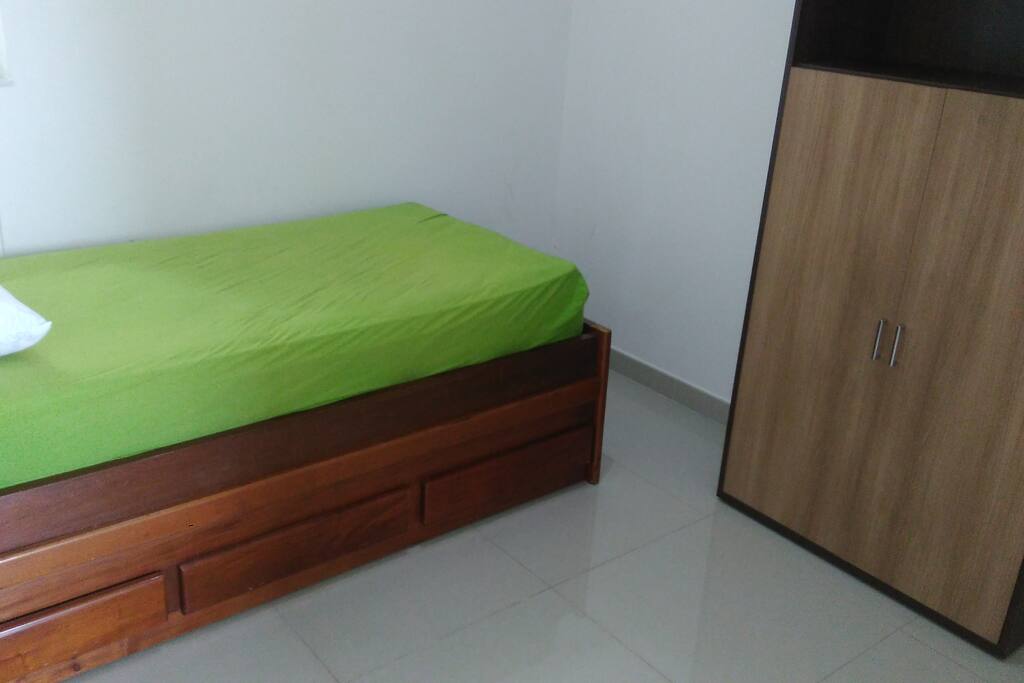 Quarto para 1 pessoa / Room set for 1