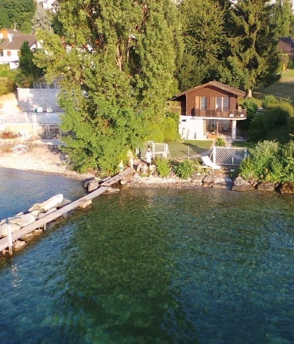 Chalet Pieds dans l'eau Lac Léman Chalets à louer à ThononlesBains, AuvergneRhôneAlpes, France