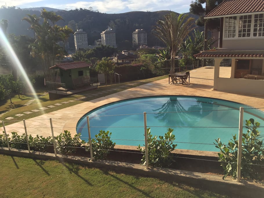 Piscina ,próximo a churrasqueira e sauna seca para aproveitar os dias lindos de sol