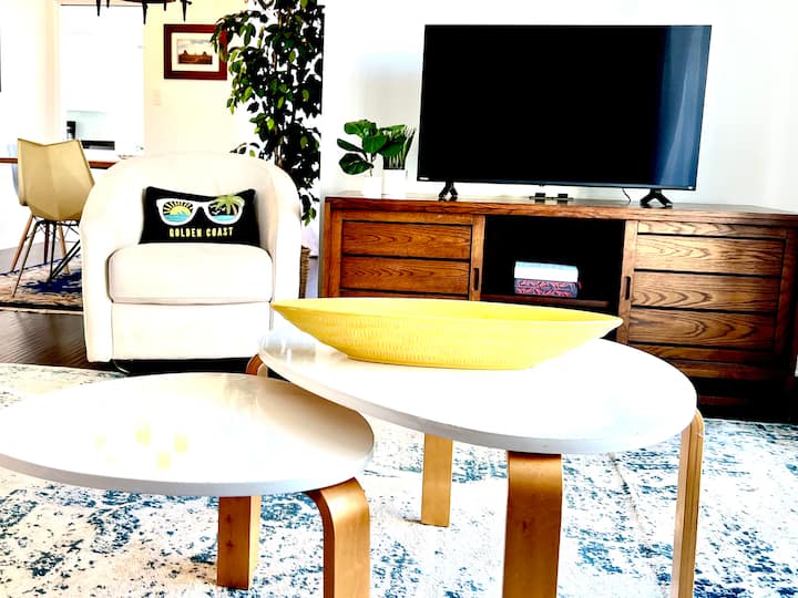 Charming, Centrally Located, Spacious 2 - Bedroom - Culver City, CA