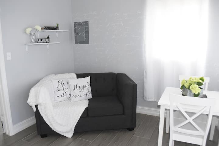 The Yellow Butterfly Apt - Nassau