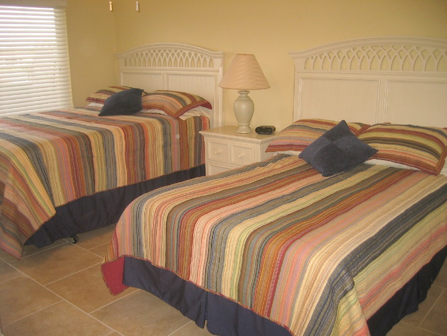 Segundo dormitorio (cama queen y una matrimonial/matrimonial)