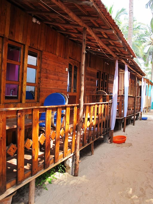 Standard Beachhuts