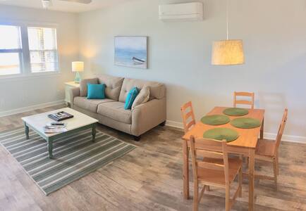 Captains Quarters,Steps to The beach&covered porch