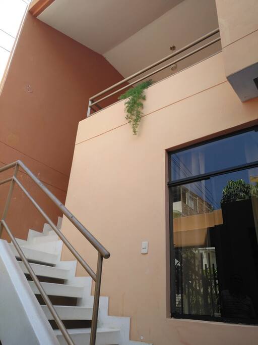 Escalera al Departamento/Stairs to Apartment