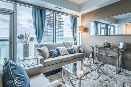 Breathtaking city view, beautiful & luxurious