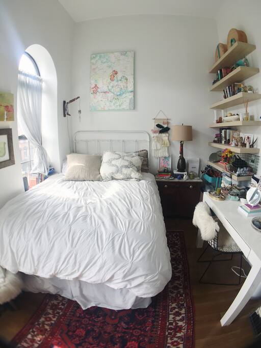 Beautiful, sunny private room for 2.