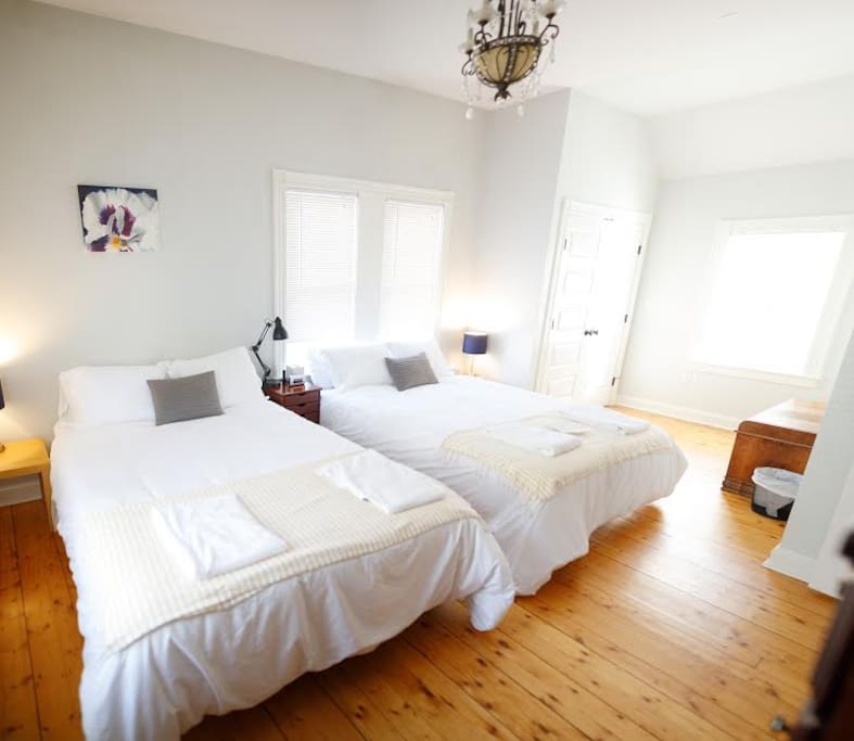 Large front room with 2 queen beds