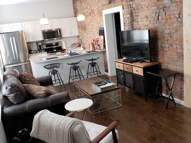 ♥ Great Parkside OTR Condo in Top-Ranked Building
