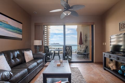 Airbnb con mejor rendimiento: Las Palomas Sandy Beach 2nd Floor Ocean Front 2-Ph en Sonora