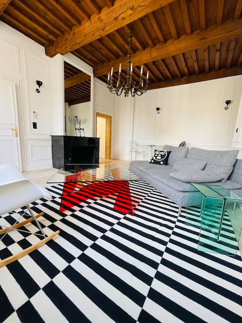 Top performing Airbnb: Le Grand Cerf by La Chambre à Côté (The Big Deer by The Room Next Door) in Metz