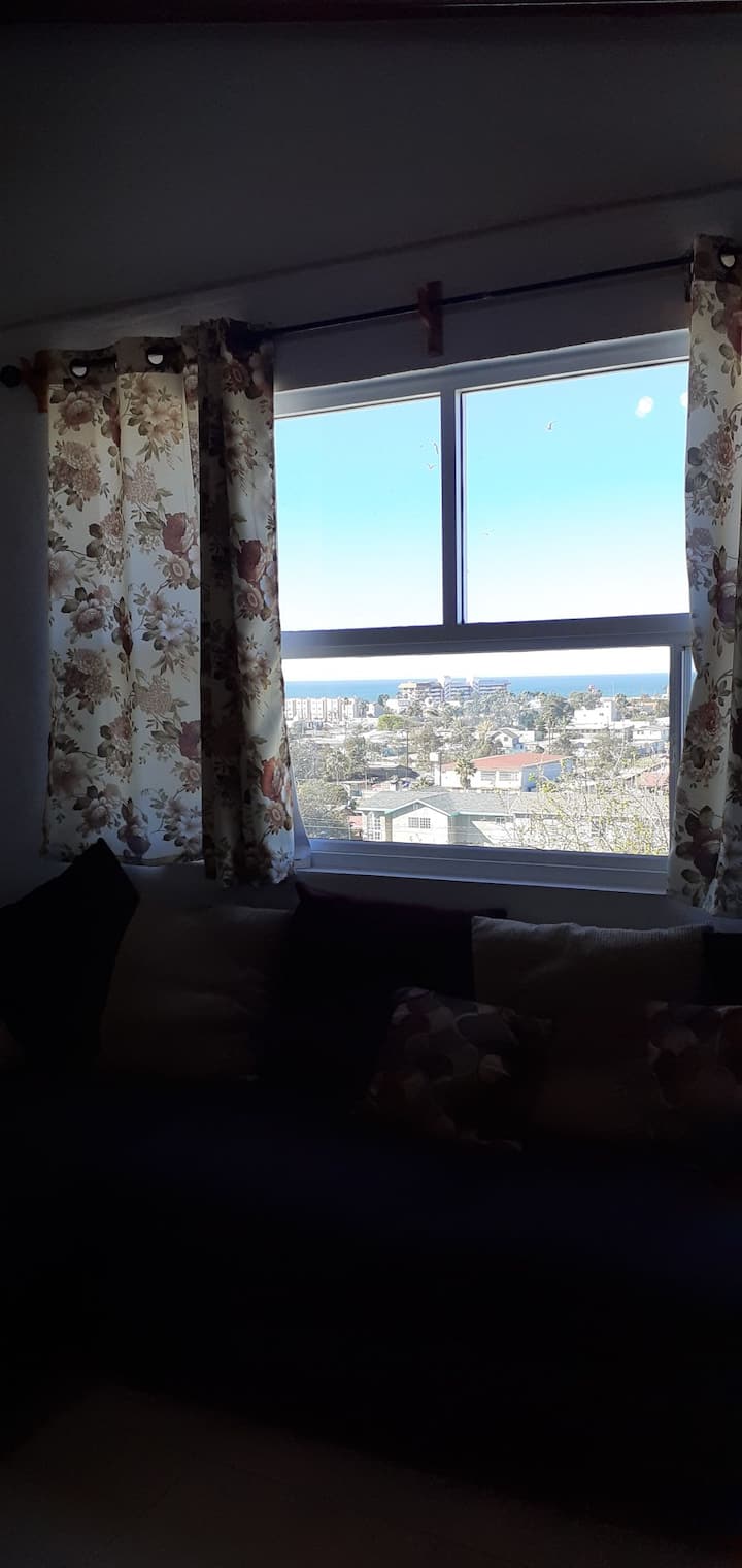 Ოკეანის ხედი მისაღები ოთახიდან .