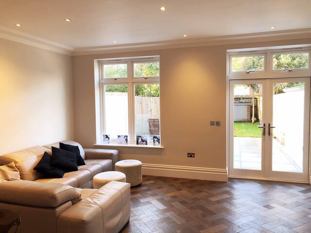 Beautiful modern townhouse in Putney Heath gallery image 5