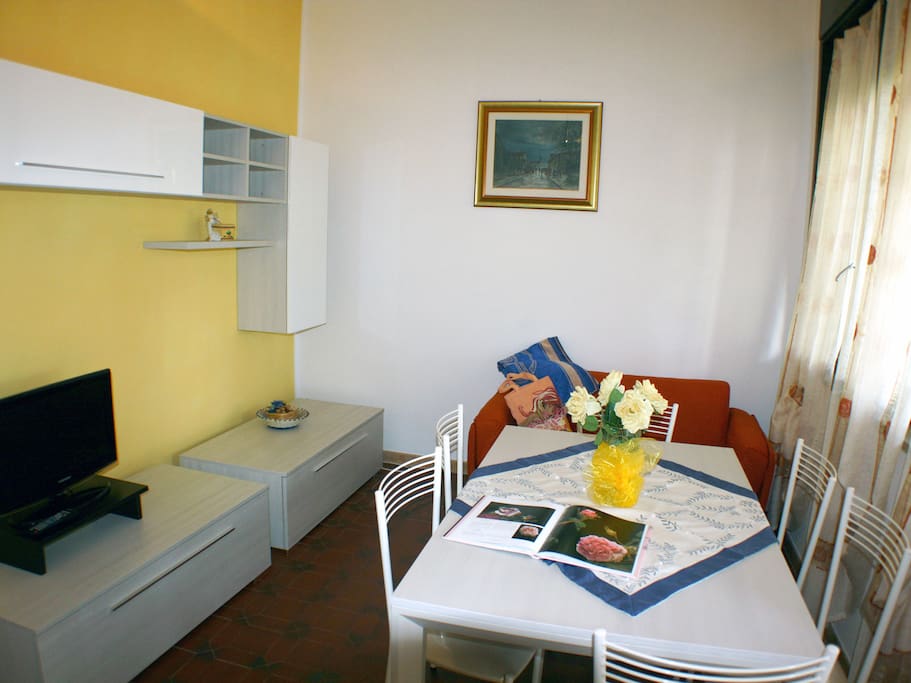 Soggiorno nuovo con divano letto