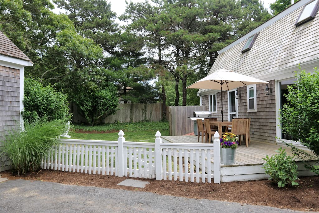 The back yard is what vacation dreams are all about.