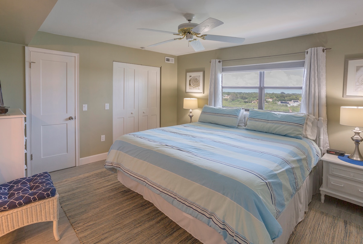 Главен кревет: брачен кревет (широк 180 - 200 см)