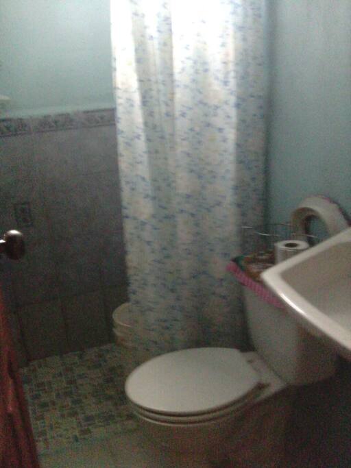 Baño e inodoro