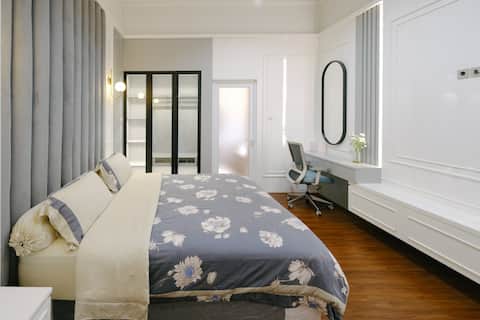 Barusari House 5BR - Netflix, Karaoke, City Centre