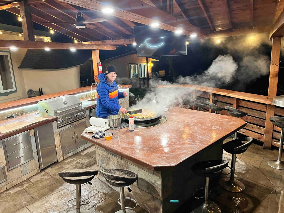 The Hobbit House: Avenue of The Giants Adventure! - Houses for