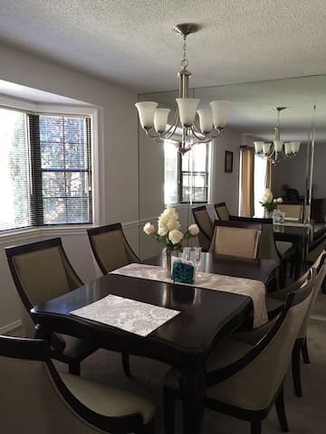 Great location!!Private bedroom &bathroom