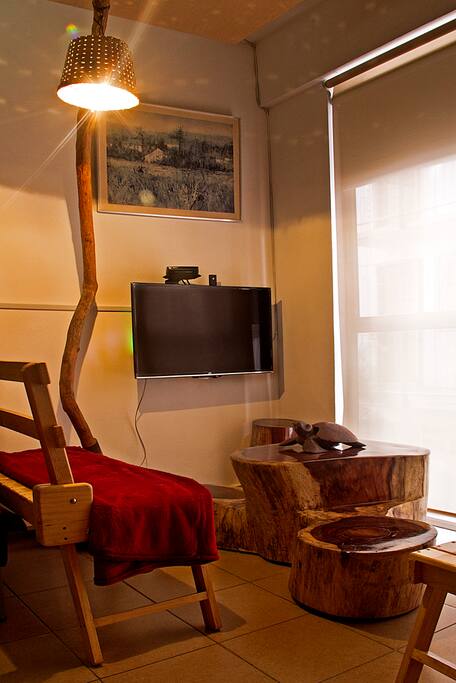Espacio para lectura íntimo y con diversos tipos de luces.