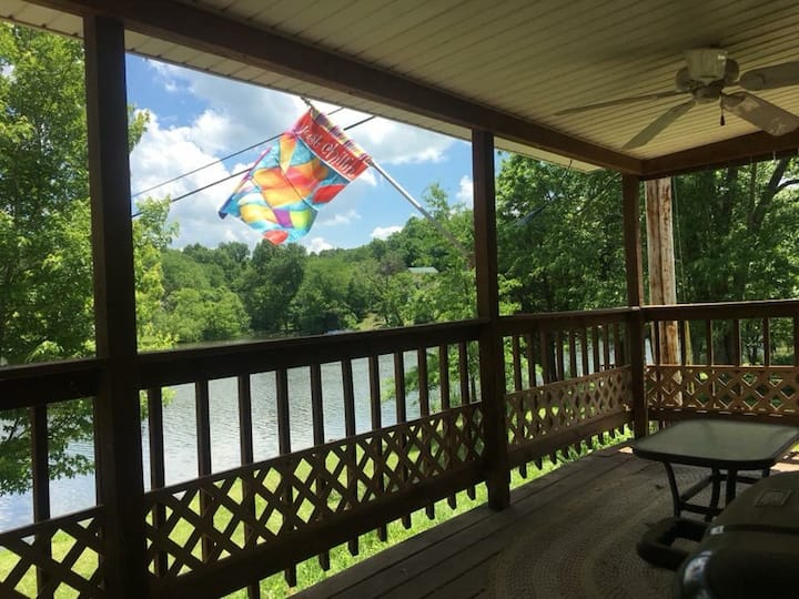 KY Bourbon Trail Lakefront Sleeps 8 Hot Tub Houses for Rent in