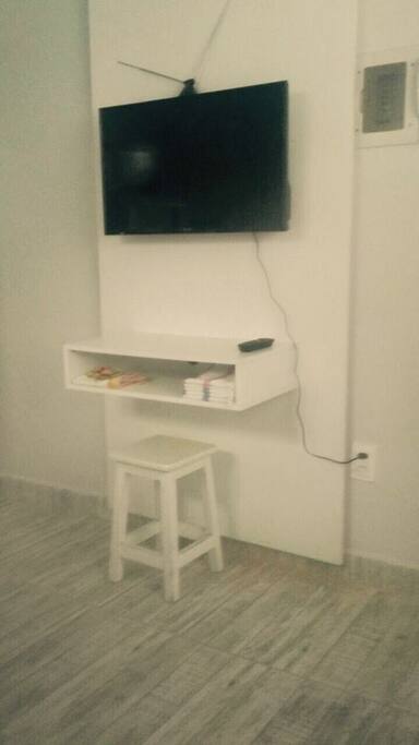TV/ mesinha para Notebook, etc.