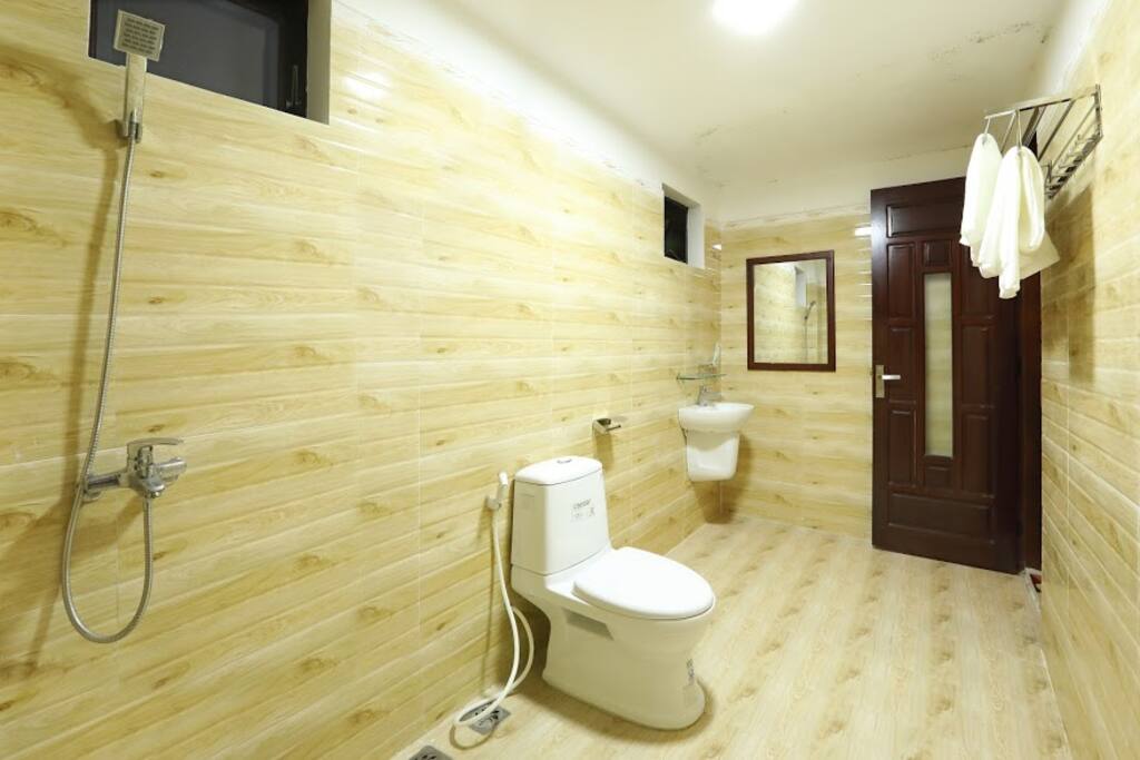 Spacious bathroom