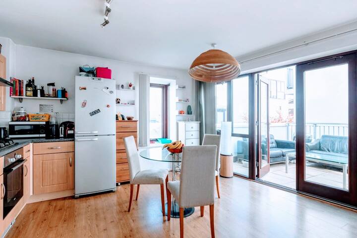 two bedroom flat in the heart of Victoria park. gallery image 3