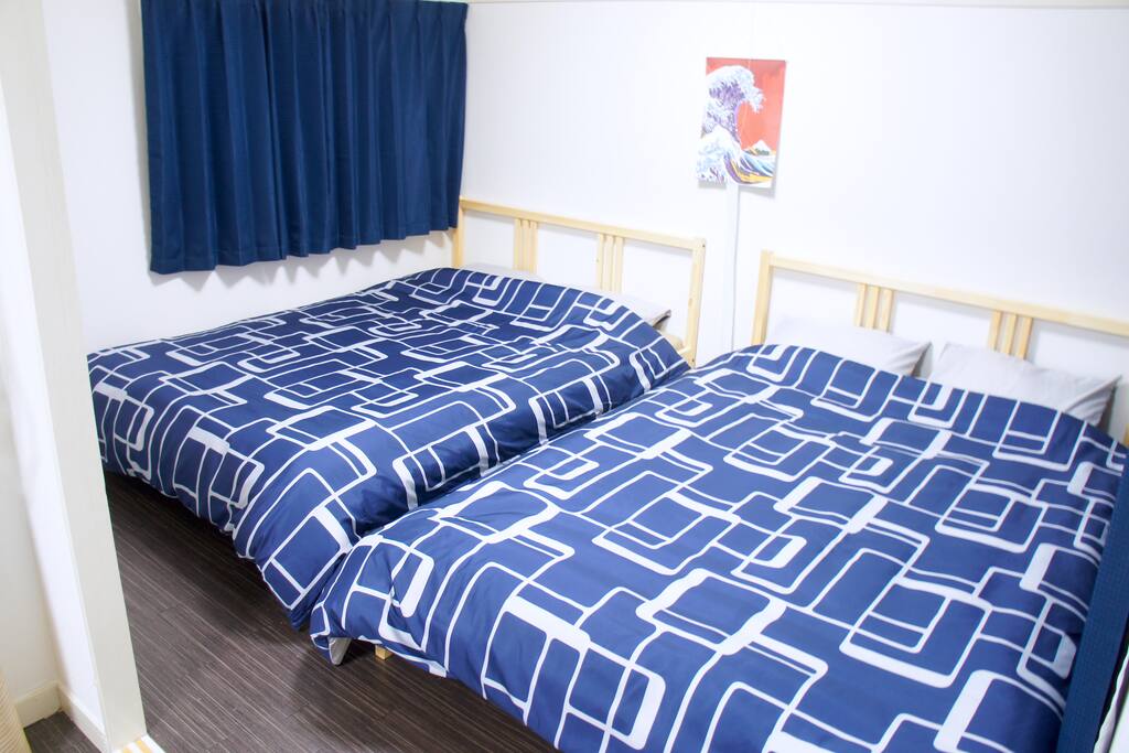Room 1.
2double size beds.