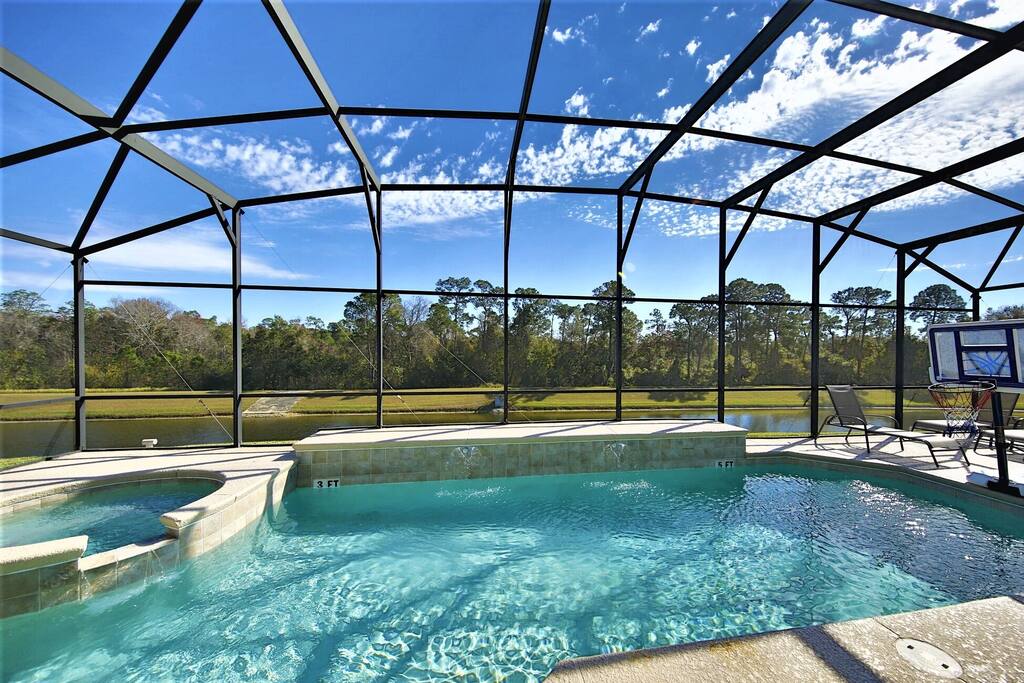 Lakefront private pool/spa