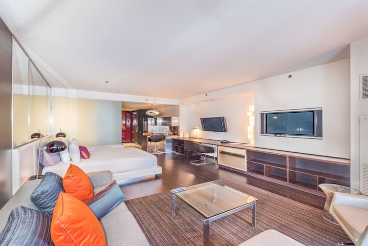 Amazing High Rise 3 min/Strip -NO RESORT FEE!
