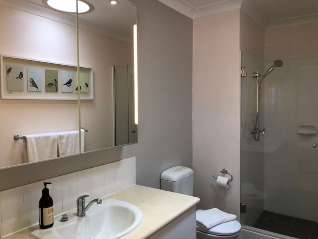 Condo Sleeps 6, Kiddy Equipped, Ocean Views