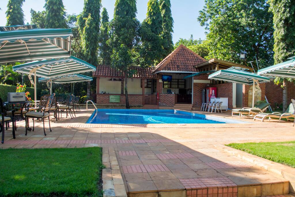 Swimming & Bar