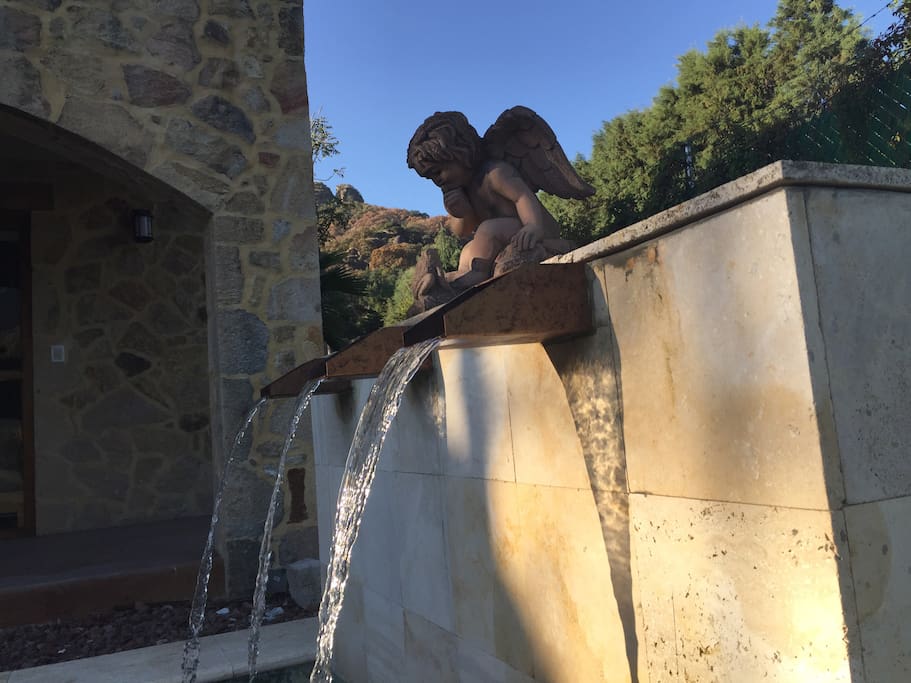 Villa Dulcinea es un espacio romàntico y lleno de tranquilidad, para artistas, escritores y amantes de la naturaleza, espacio ideal para calmar la mente y descansar.
