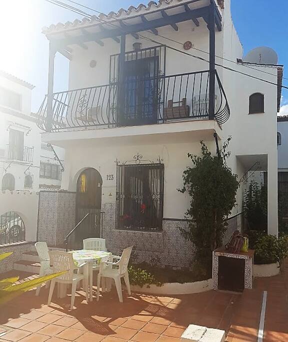 Casa Blanca Bonita, Front
