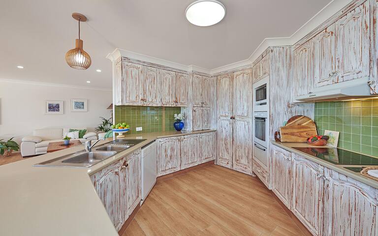 Amazing ocean views opposite Sharpes Beach gallery image 5