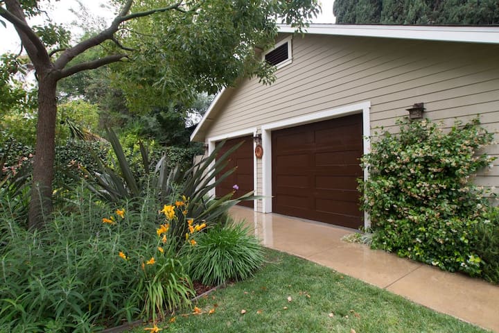 Charming Garden Cottage