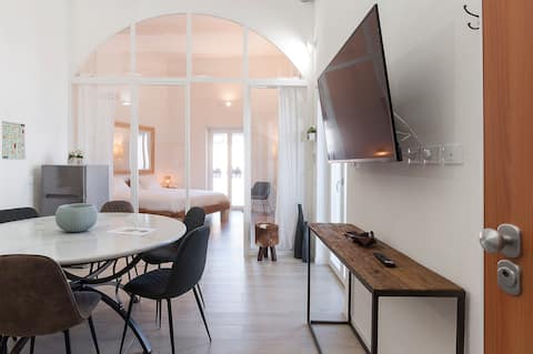New luxury apartment with sea view on the harbor