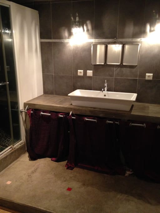 salle d'eau privative avec la chambre