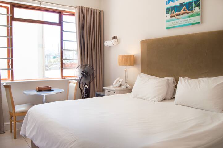 Studio 100m from Camps Bay beach
