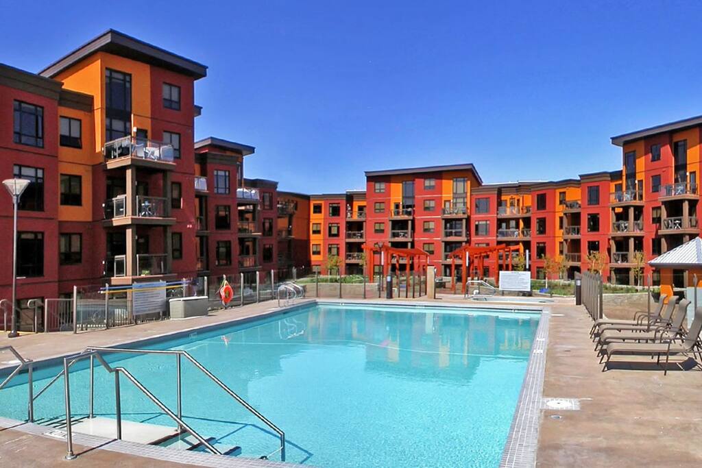 Pool & Hot Tub